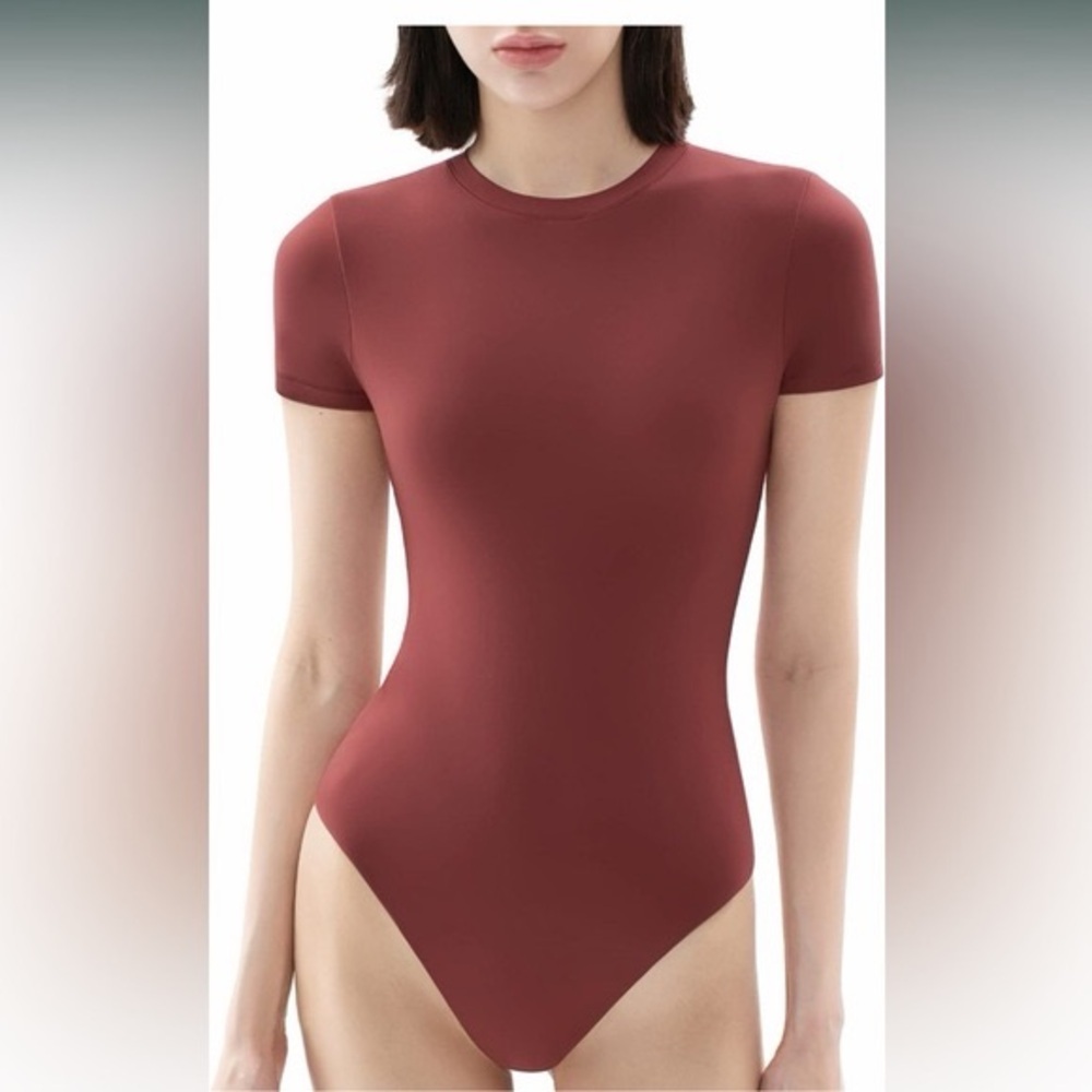 PUMIEY Women's Crew Neck Short Sleeve Maroon Bodysuit Size M